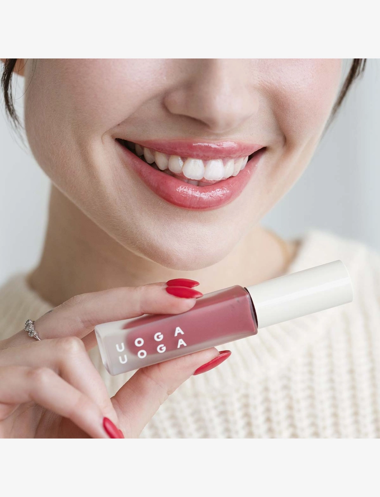 Uoga Uoga - Uoga Uoga Nourishing Lip Gloss - redo för date night - neonberry - 2