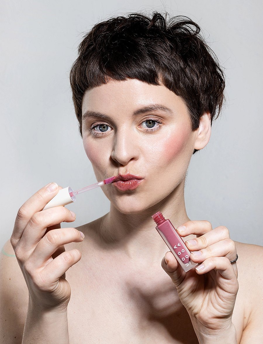 Uoga Uoga - Uoga Uoga Nourishing Lip Gloss - bliv klar til date night - roseberry - 2