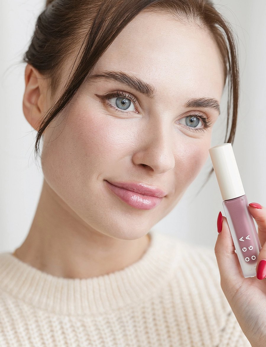 Uoga Uoga - Uoga Uoga Nourishing Lip Gloss - bliv klar til date night - iceberry - 2