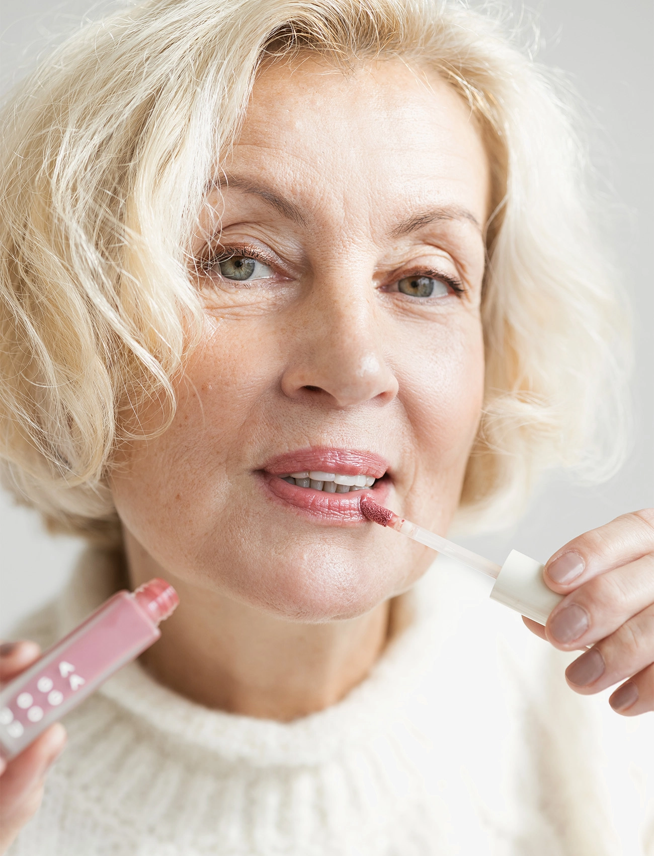 Uoga Uoga - Uoga Uoga Nourishing Lip Gloss - bliv klar til date night - foxberry - 3