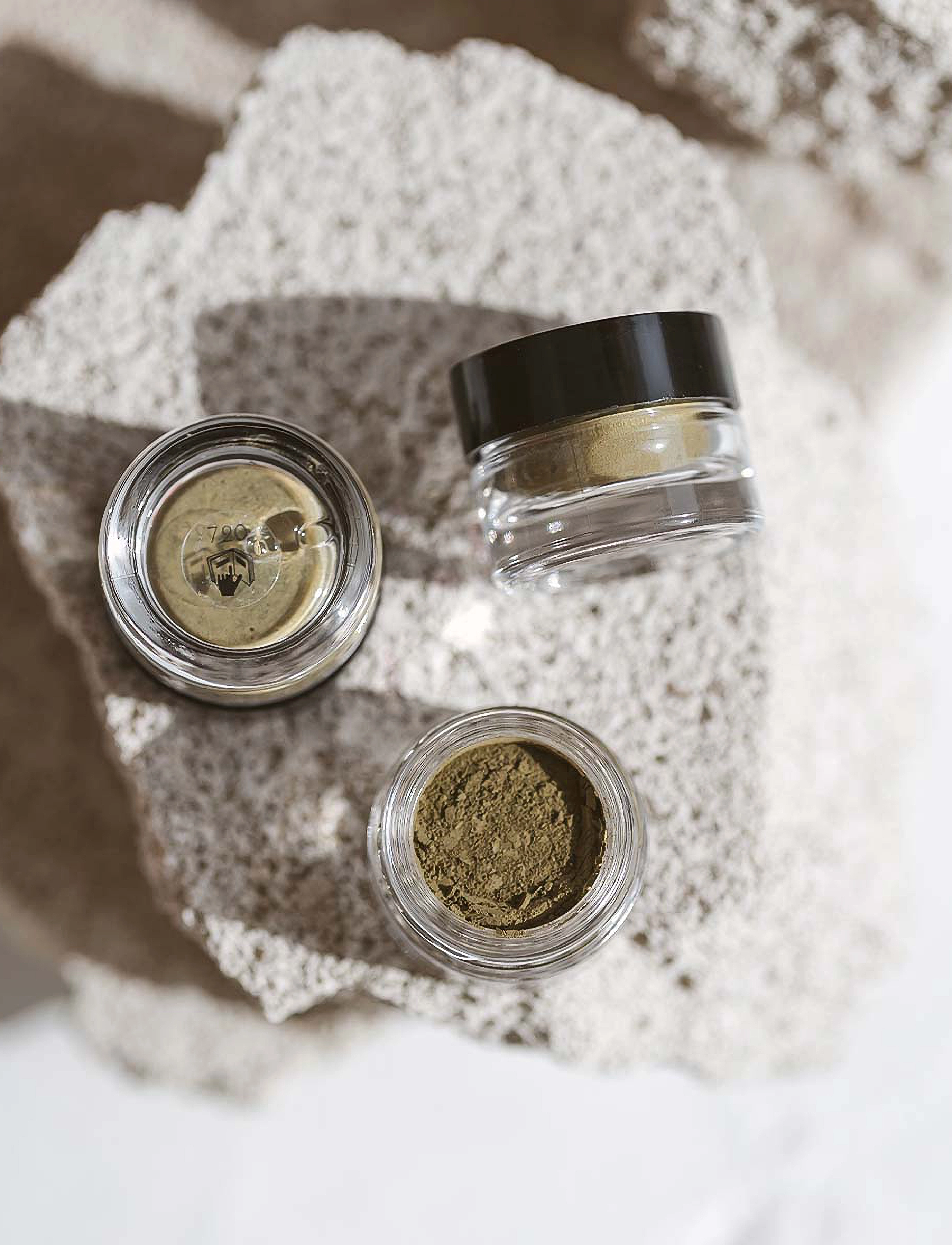 Uoga Uoga - Uoga Uoga Mineral Eye Shadow with amber - bliv klar til date night - northern fern - 3