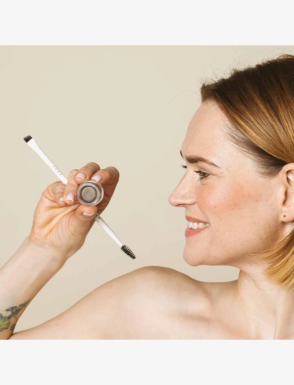 Uoga Uoga - Uoga Uoga Eyebrow Pomade creamy eyebrow tint, Taupe 2,5ml (medium) - valmiina treffi-iltaan - taupe (medium) - 2