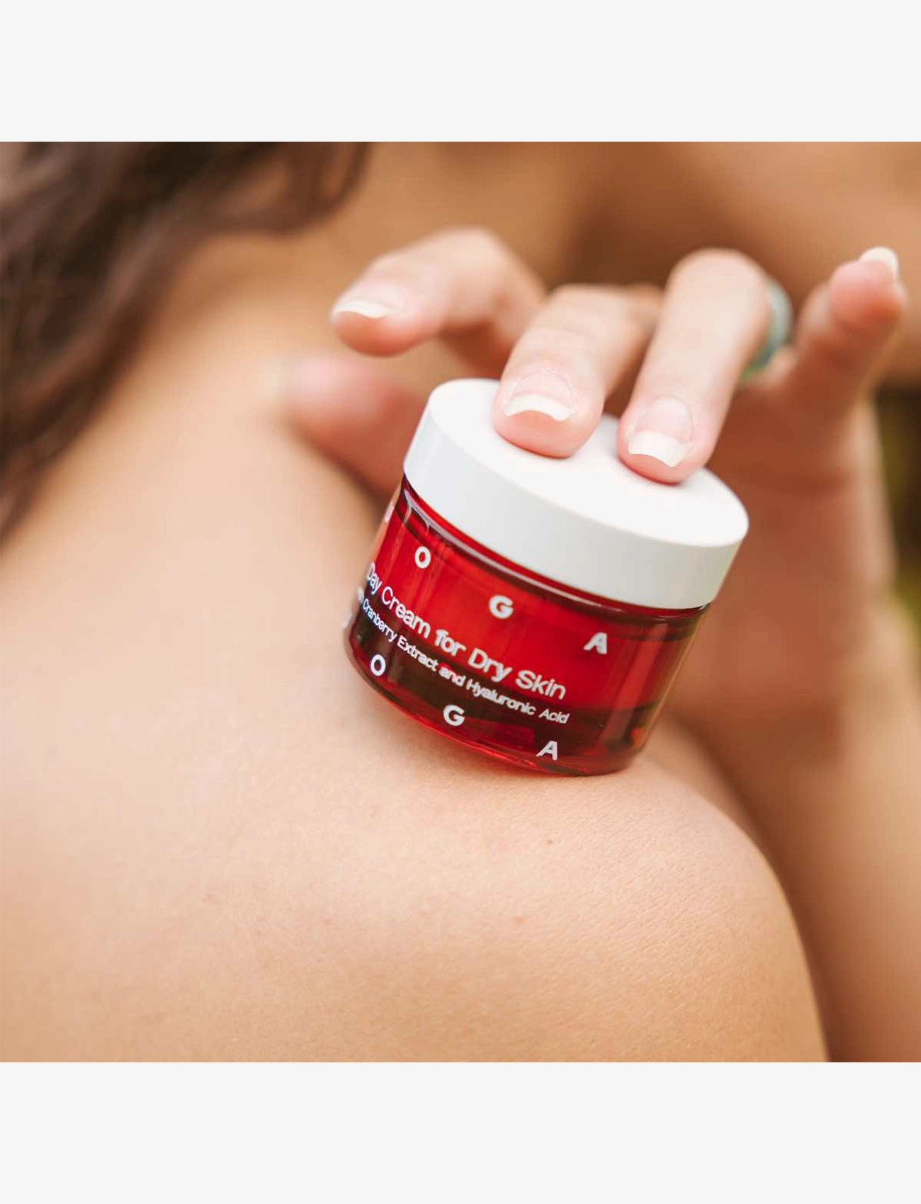 Uoga Uoga - Uoga Uoga Day Cream for Dry and Normal Skin with cranberry extract and hyaluronic acid - dagcremer - clear - 1