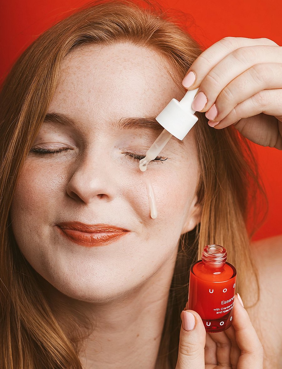 Uoga Uoga - Uoga Uoga Essence - emulsion face serum with cranberry extract and hyaluronic acid - ansigspleje - clear - 1