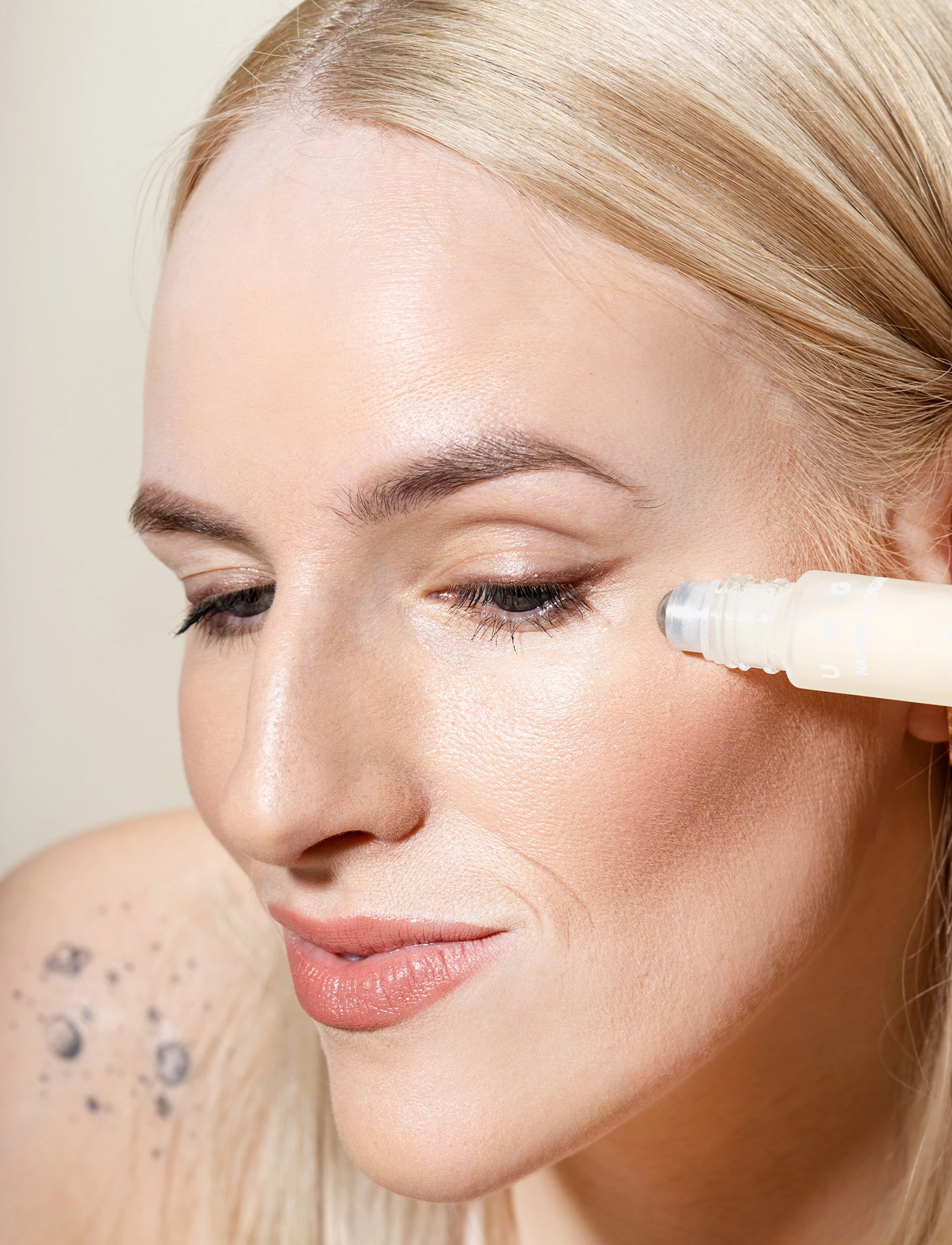 Uoga Uoga - Uoga Uoga Dew - moisturising eye serum with quince extract and beta-glucan - Øjenserum - clear - 2