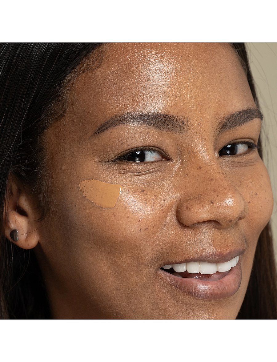 Uoga Uoga - Uoga Uoga Liquid mineral concealer Invisible Hero - bliv klar til date night - no5 - gold tan - 0