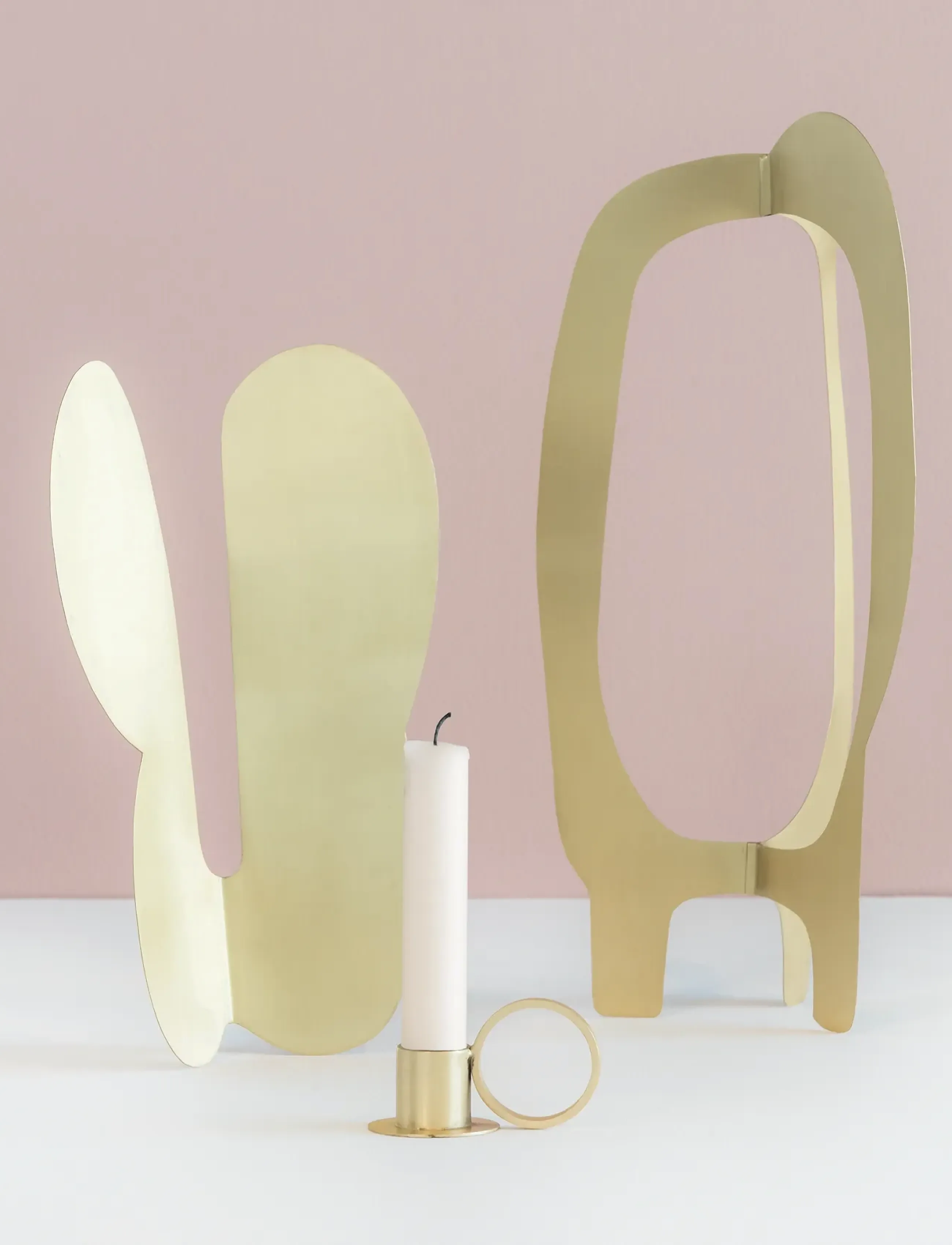 Urban Nature Culture Urban Nature Culture Candle Holder Circle, H 4.4 cm, Gold, Candle & Tealight Holders > Candle Holders, Unisex
