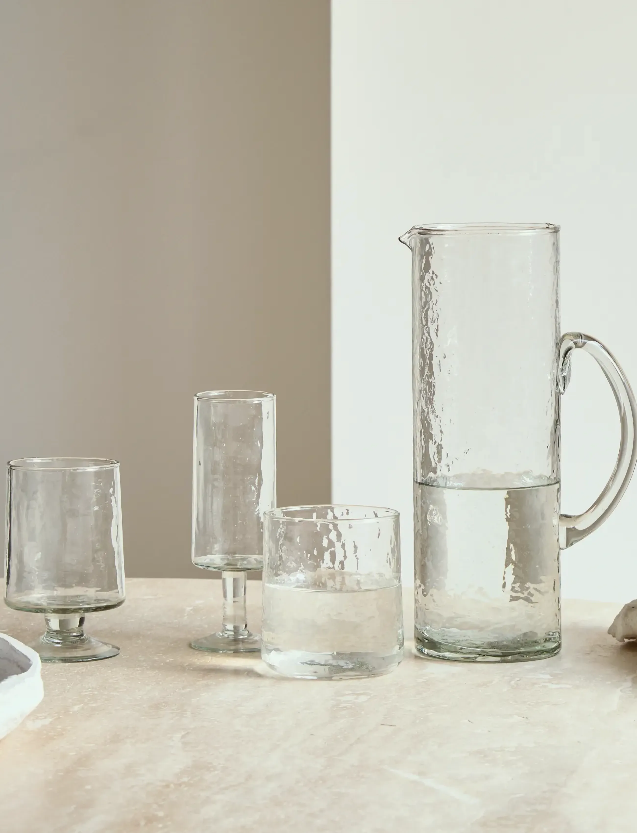 Urban Nature Culture Wine Glass Hammered Transparent, Ø 7 cm, Glass, Nackt - Red Glasses, Homeware