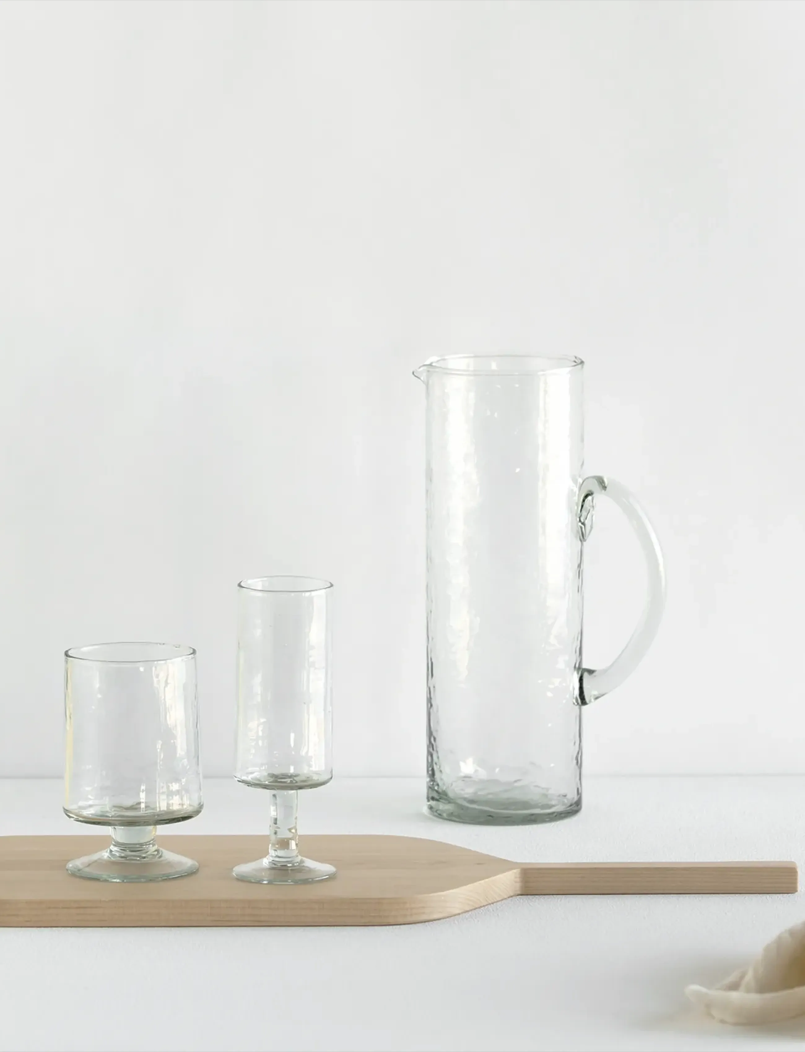 Urban Nature Culture - Urban Nature Culture jug hammered transparent - carafes - transparant - 2