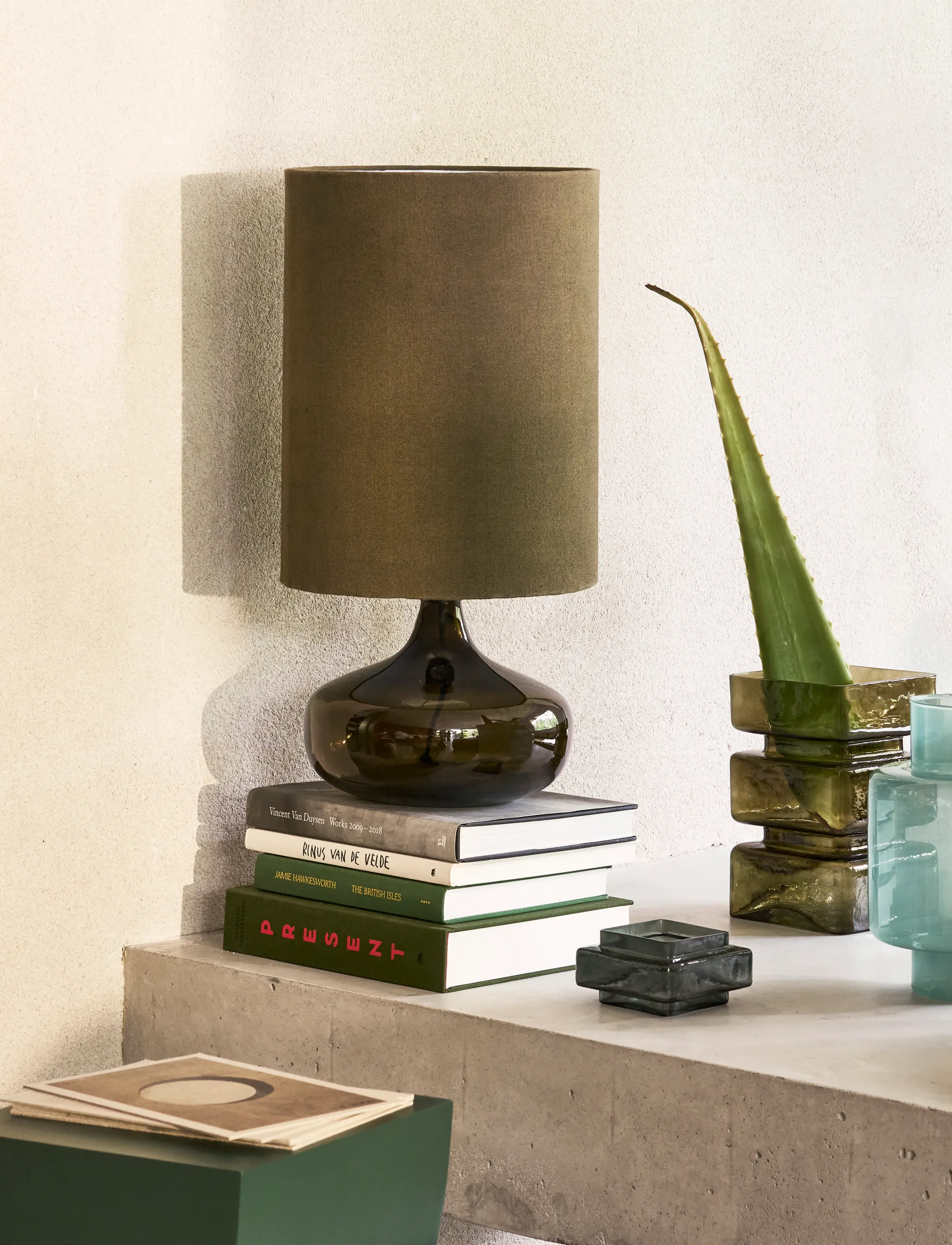 Urban Nature Culture Urban Nature Culture Table Lamp Luz Kalamata, Ø 30 cm, Khaki green, Lamper > Bordlamper, Unisex