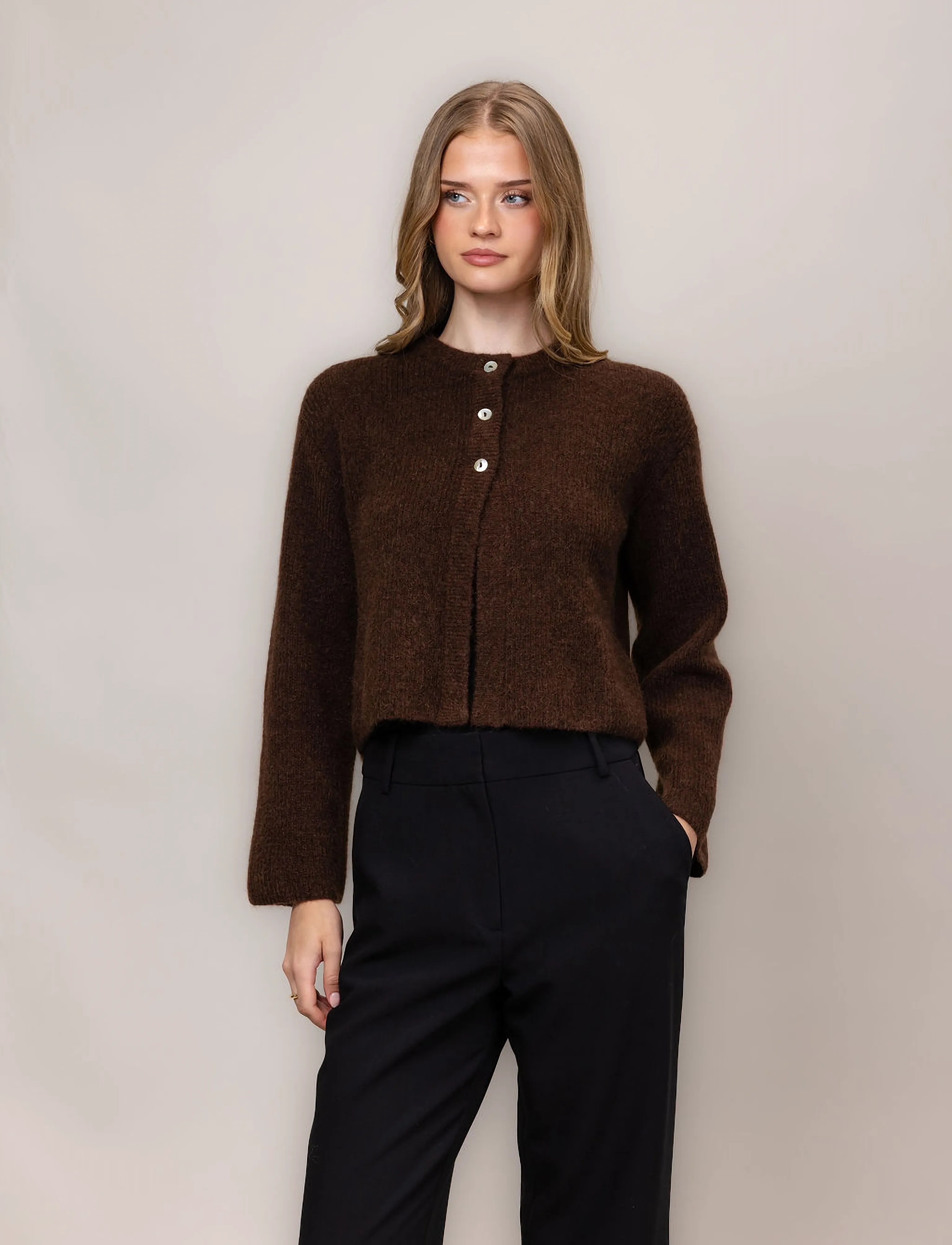 Urban Pioneers - SANTINA CARDIGAN - strickjacken - chocolate - 0