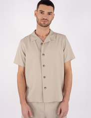 Urban Pioneers - Sheen Shirt - laisvalaikio marškiniai - khaki - 2