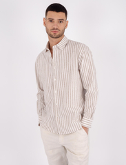 Urban Pioneers - Gilmar Shirt - avslappede skjorter - brown stripe - 2