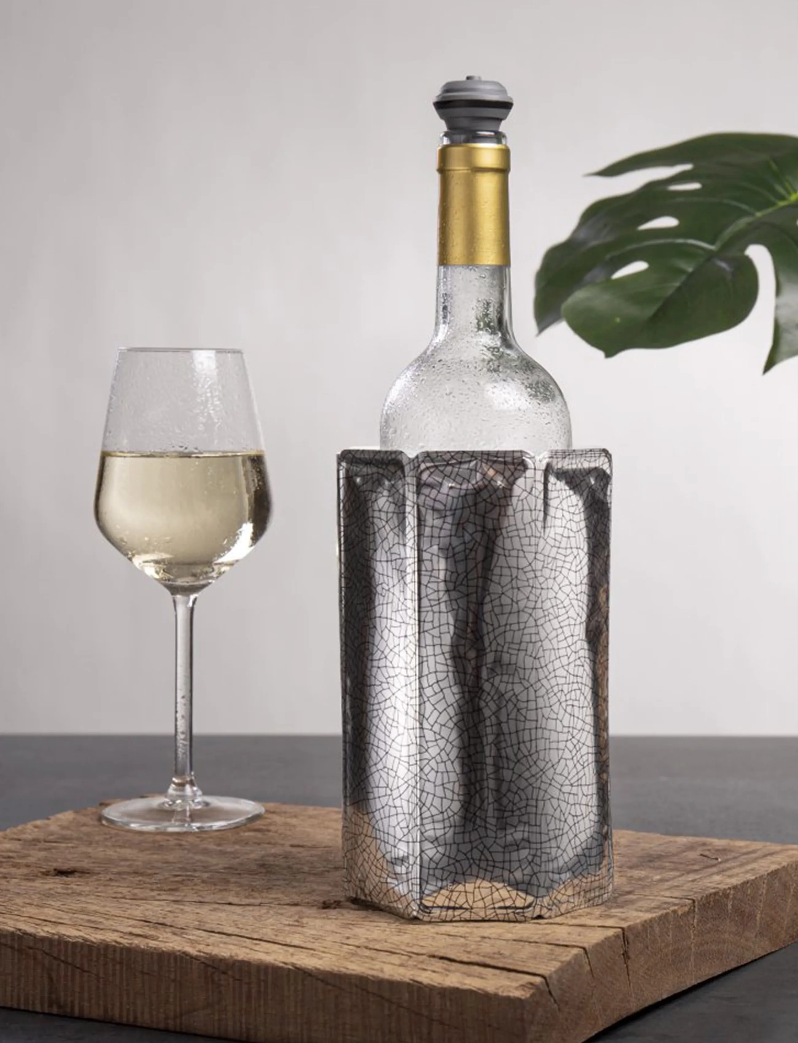 Vacuvin Active Wine Cooler, 0.7-1.0L, Drink & Bar Accessories, Silber - Bottle Coolers, Homeware