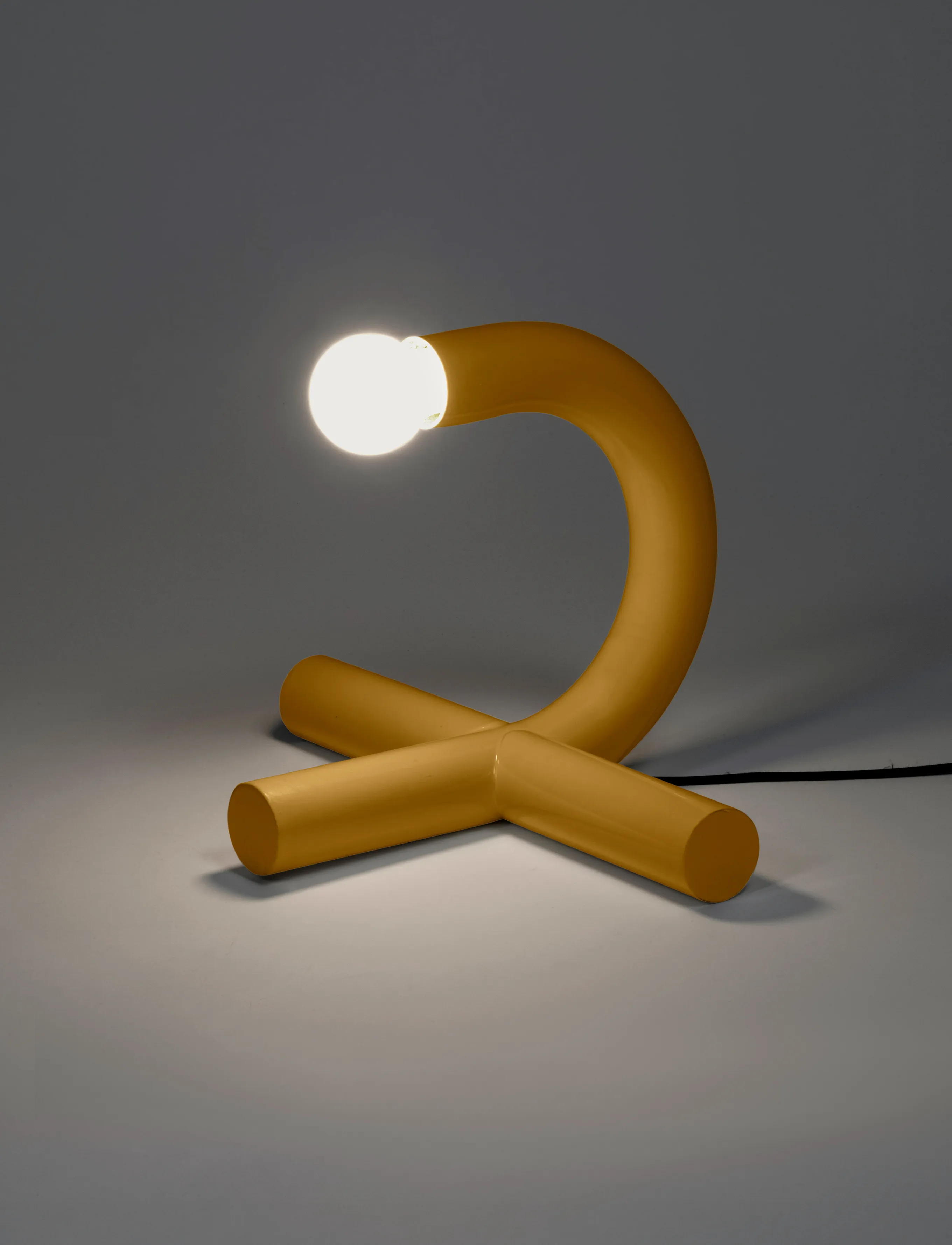 Valerie Objects - TABLE LAMP GREEN LA TRE VERDE - schreibtisch- & tischlampen - yellow - 3