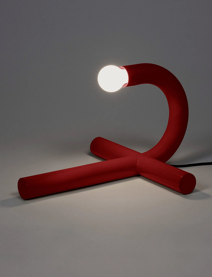 Valerie Objects - TABLE LAMP RED LA TRE E MEZZO ROSSA - schreibtisch- & tischlampen - red - 0