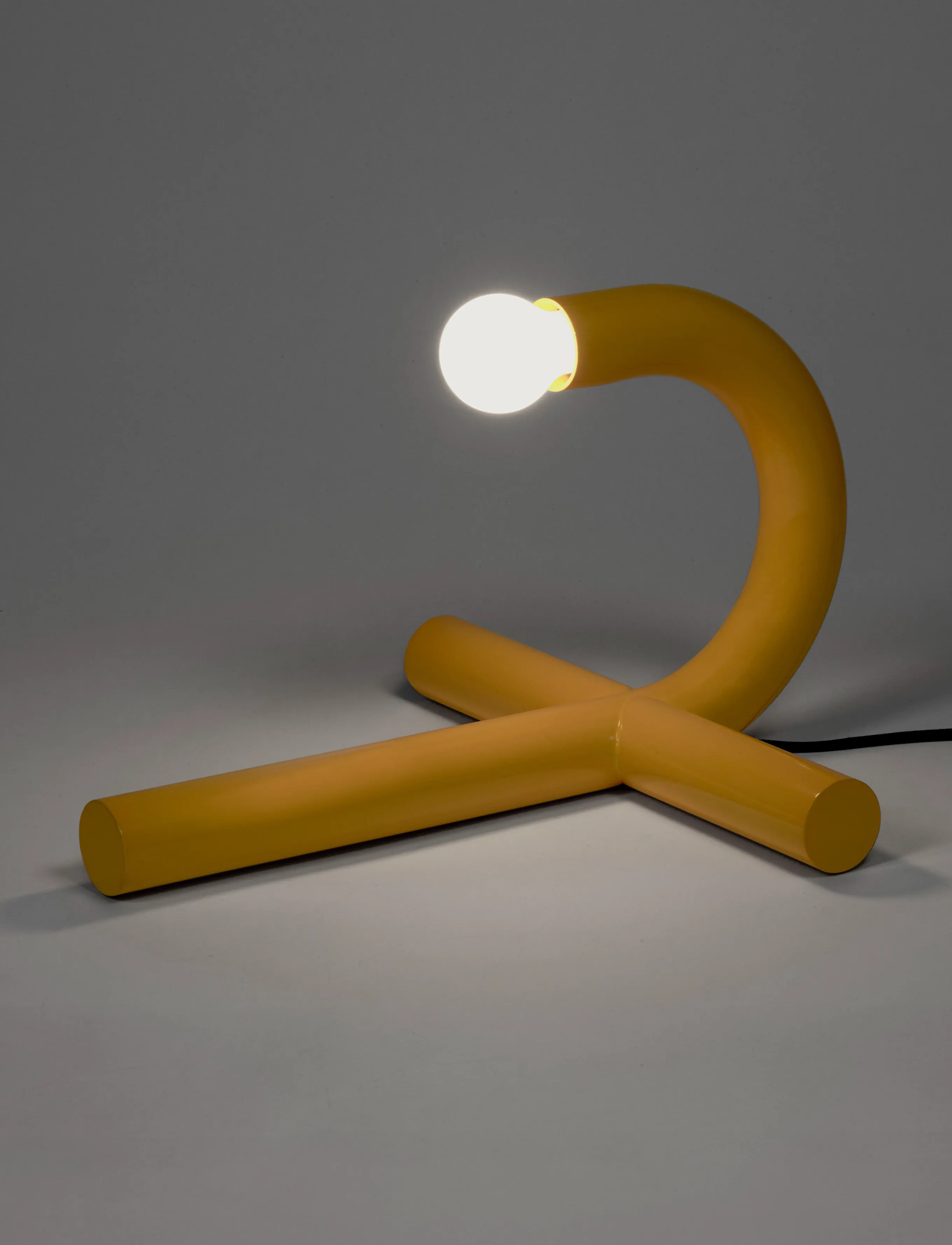 Valerie Objects - TABLE LAMP WHITE LA TRE E MEZZO BIANCA - schreibtisch- & tischlampen - yellow - 3
