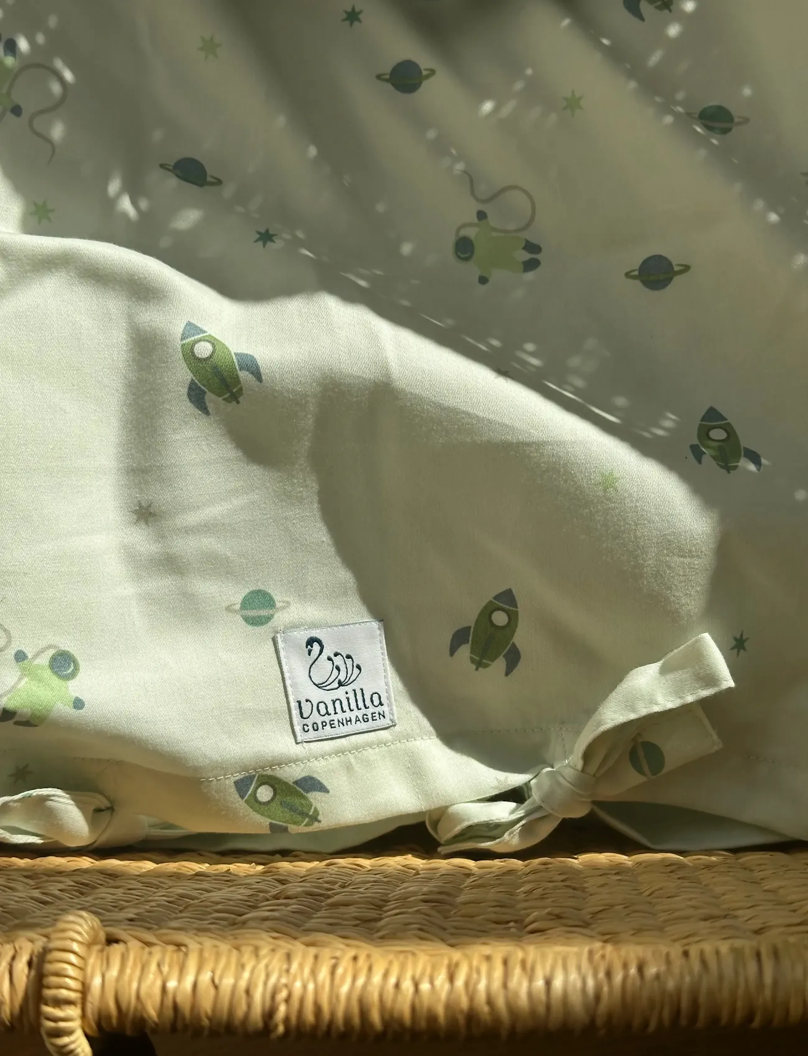 Vanilla Copenhagen Sengetøj Baby Space, 70X 100 cm/40X 45 cm, Sleep Time, Grün - Bed Sets, Kinder