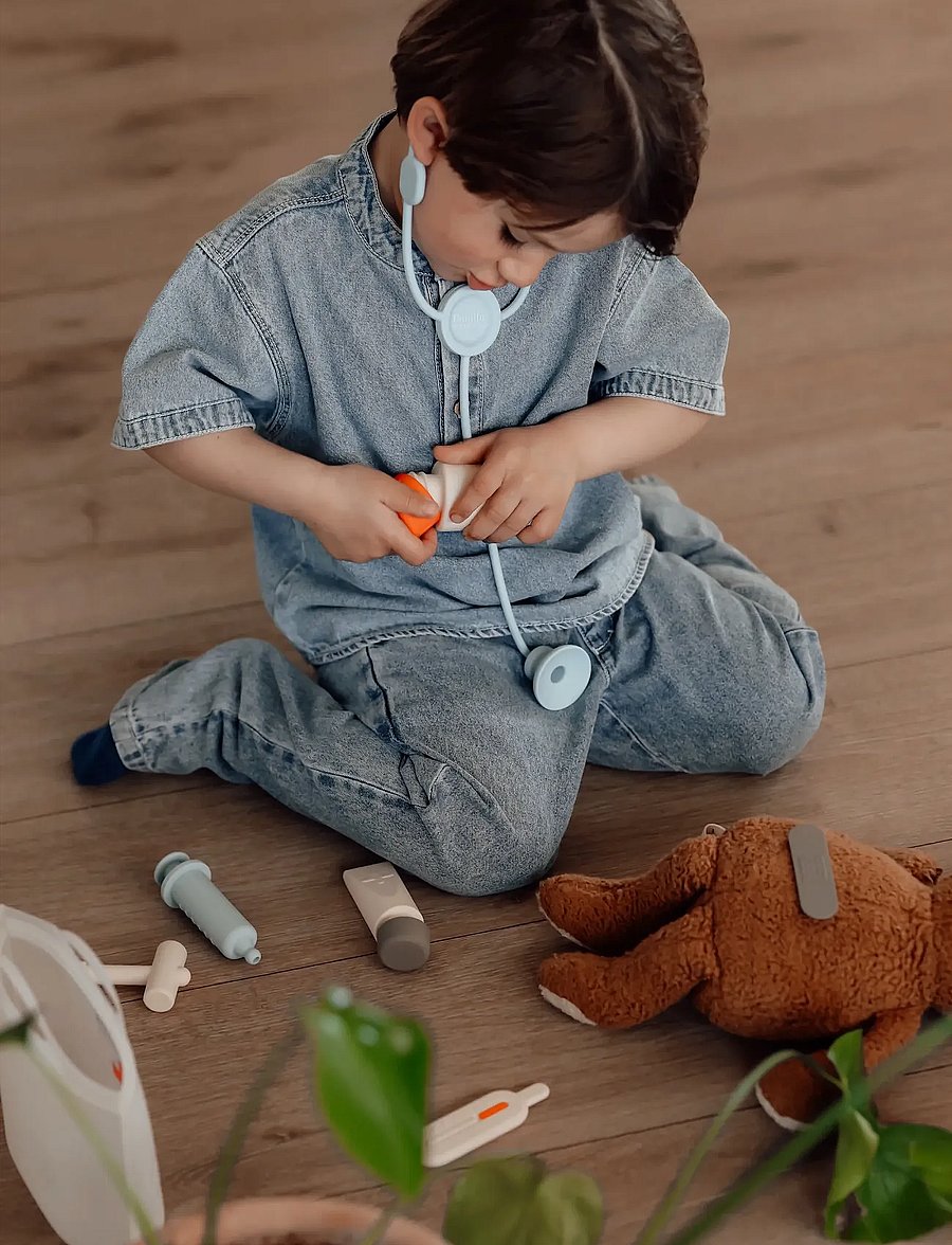Vanilla Copenhagen - Doctor Set - Silicone - kinder-arztkoffer - blue - milk - wood - 3