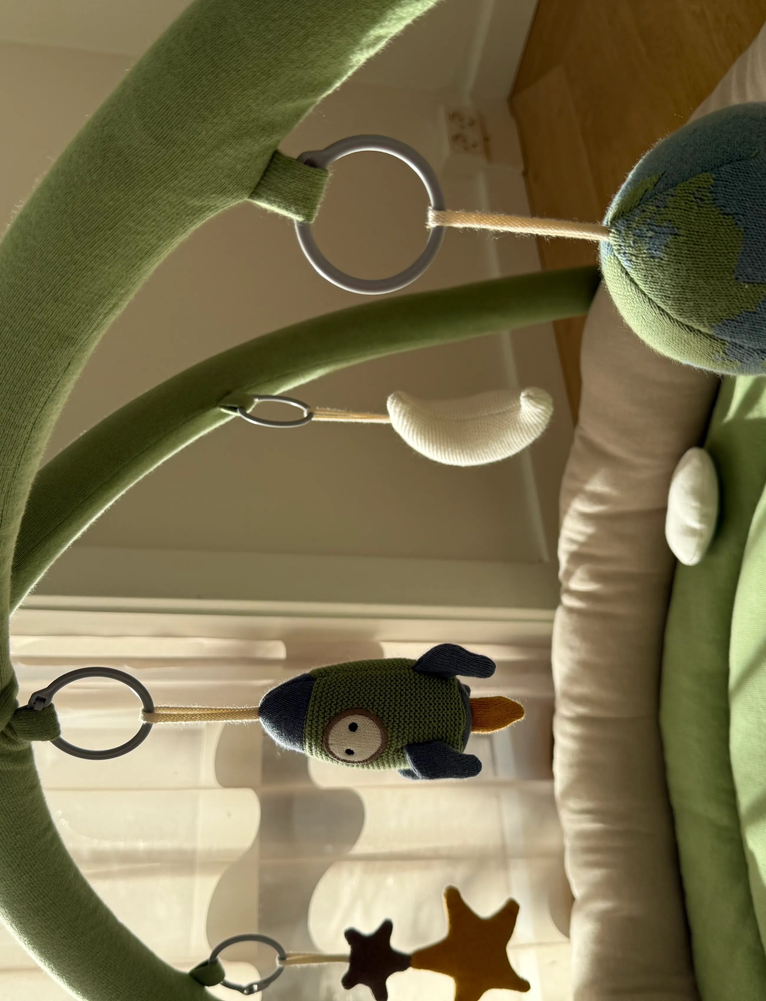 Vanilla Copenhagen Aktivitetstæppe Med Blød Kant Space, Ø 90 cm, Baby Spielzeug, Grün - Activity Gyms, Kinder