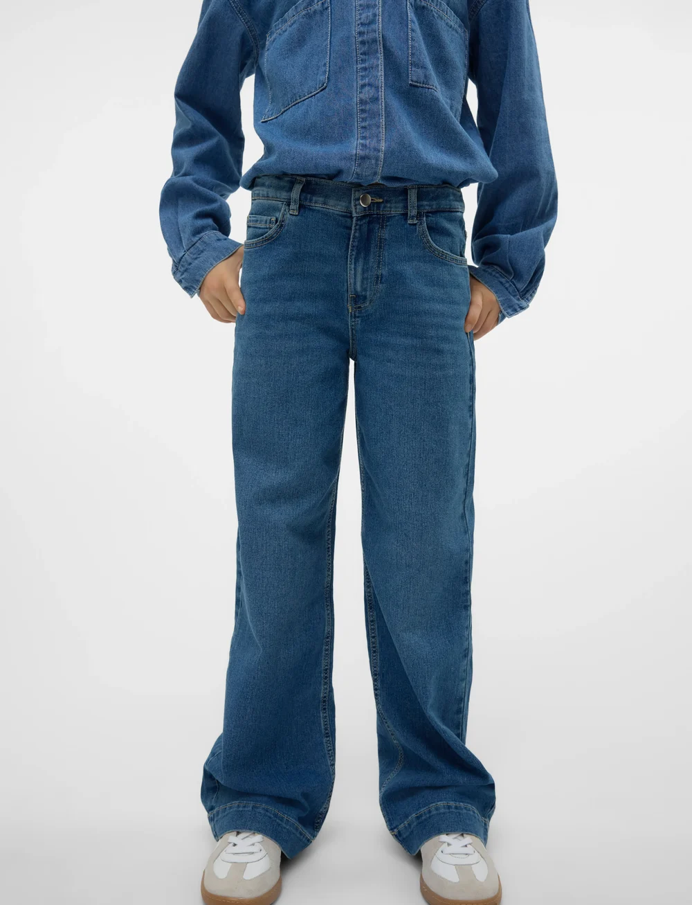 Vero Moda Girl - VMDAISY WIDE DENIM JNS MIX GIRL NOOS - alt laienevad teksad - medium blue denim - 0