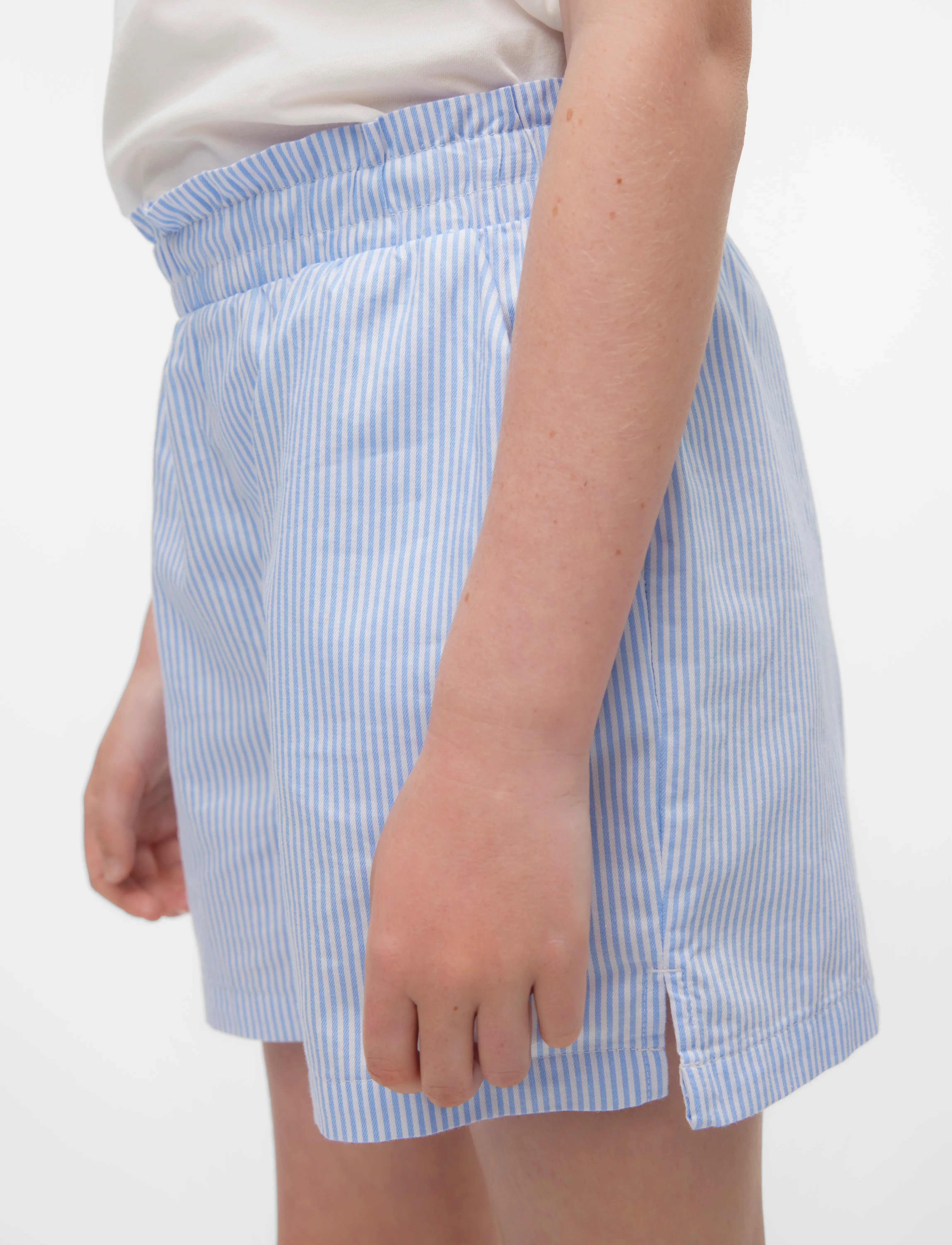 Vero Moda Girl - VMPINNY MW SHORTS WVN GIRL - bright white - 3