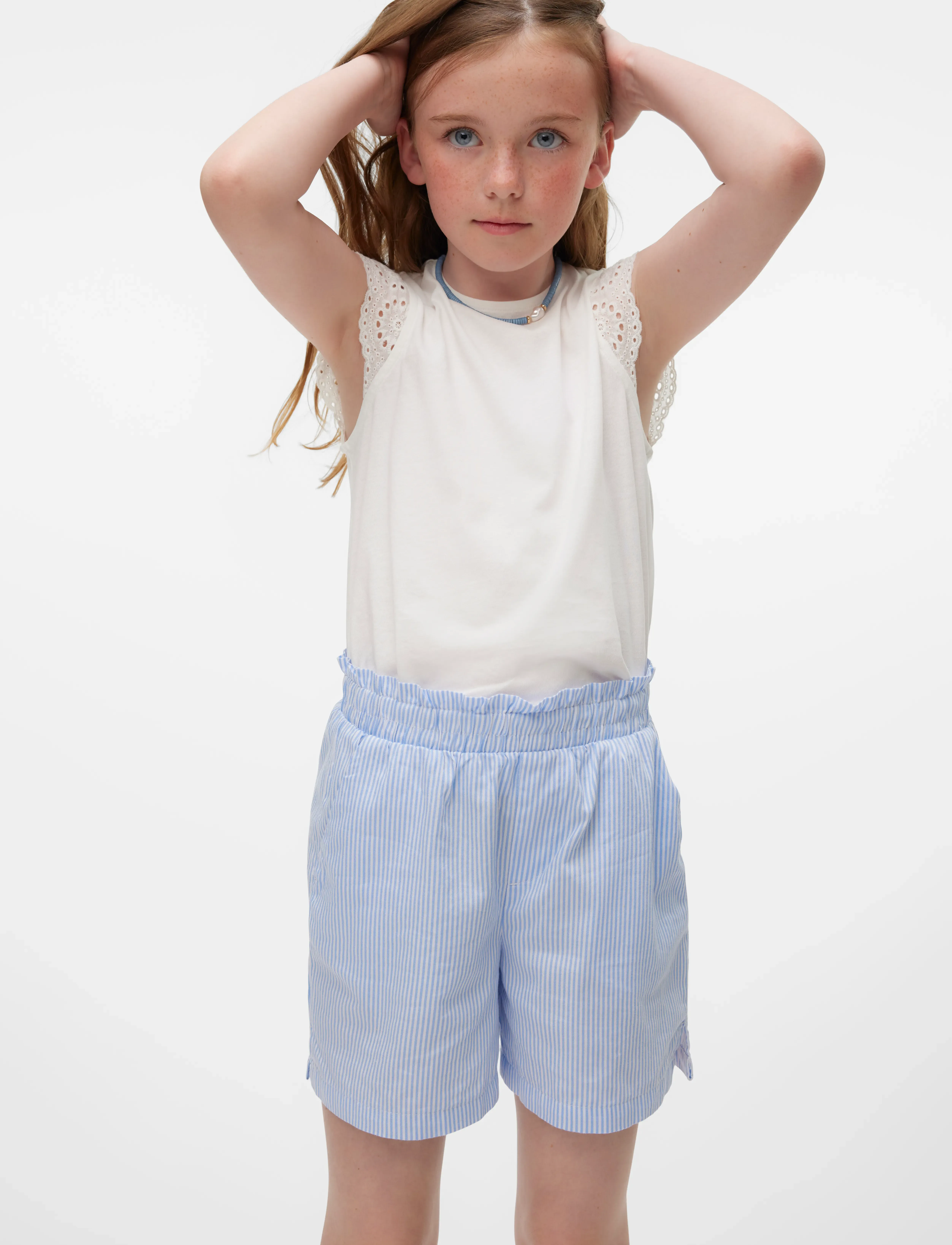 Vero Moda Girl - VMPINNY MW SHORTS WVN GIRL - bright white - 4