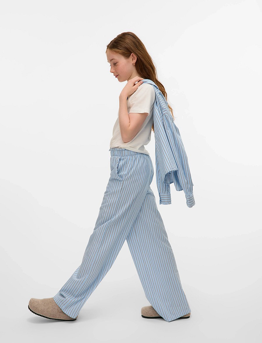 Vero Moda Girl - VMPINNYS WIDE PANT WVN GIRL - byxor - airy blue - 4