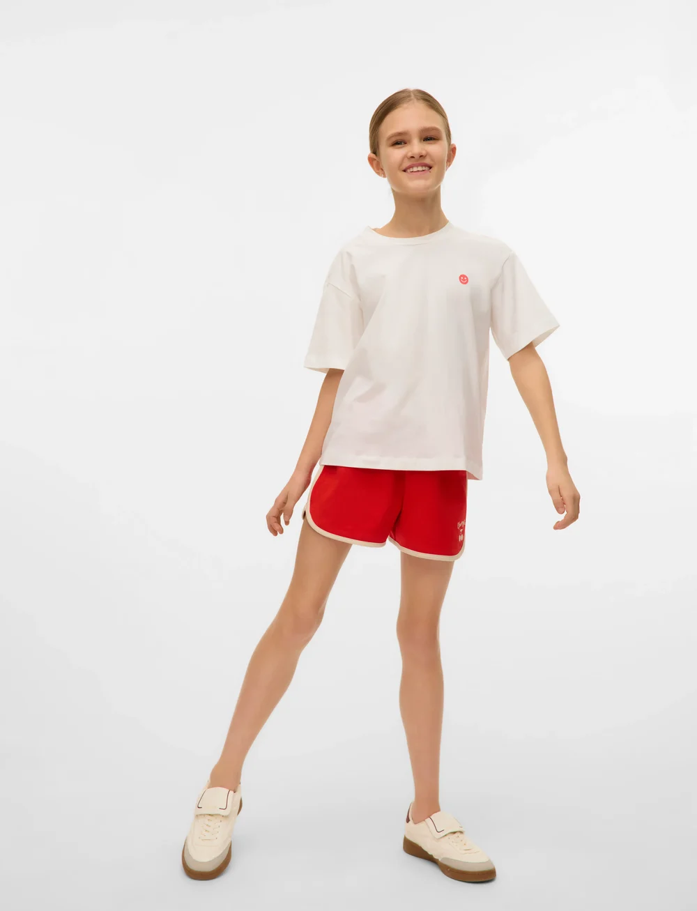 Vero Moda Girl - VMBRENDA POP MW SLIT SHORTS JRS GIRL - sweat shorts - fiery red - 3
