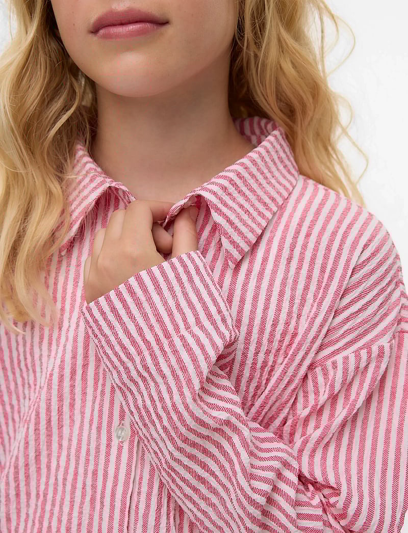 Vero Moda Girl - VMANNIE LS SHIRT WVN GIRL - langärmlige hemden - holly berry - 4
