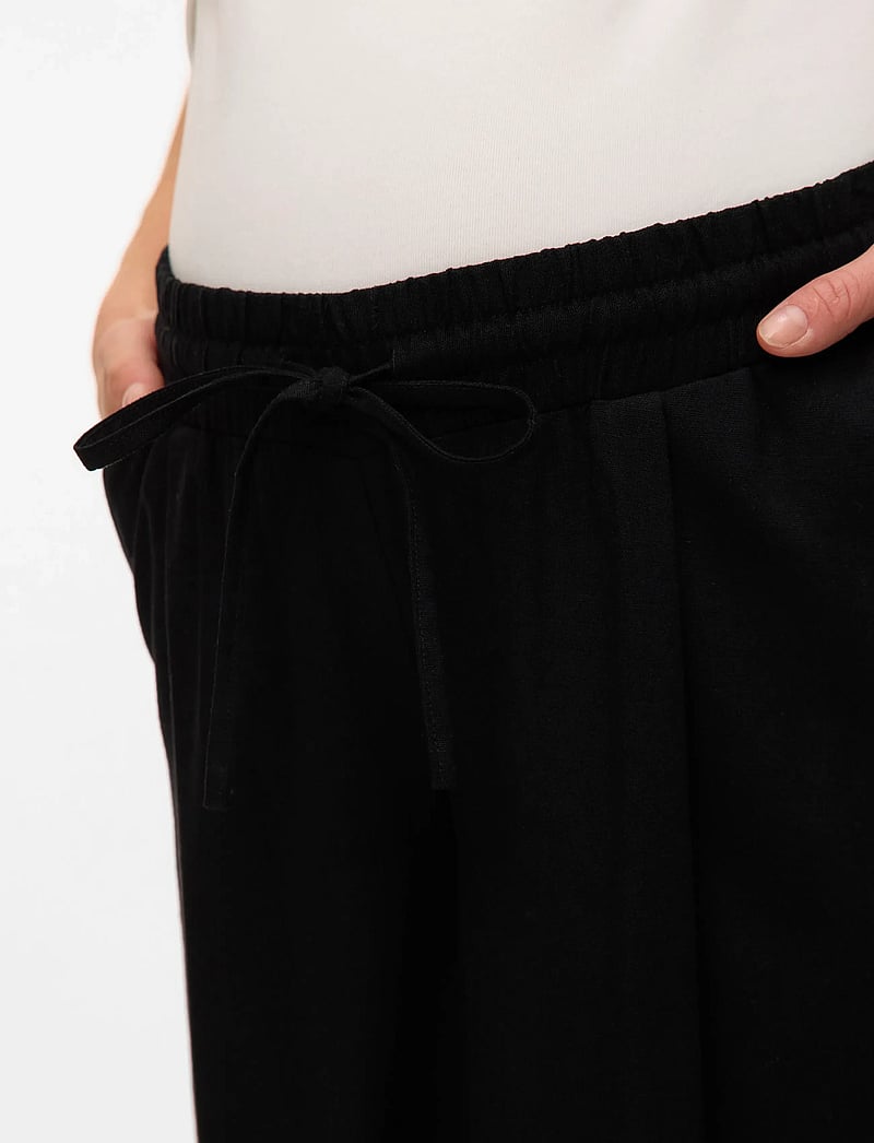 Vero Moda Maternity - VMMJESMILO WIDE PANTS WVN GA - leinenhosen - black - 4