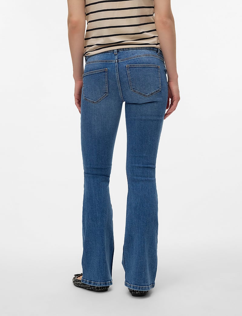 Vero Moda Maternity - VMMSIGI FLARED DENIM JEANS VI3208 NOOS - underdele - medium blue denim - 3