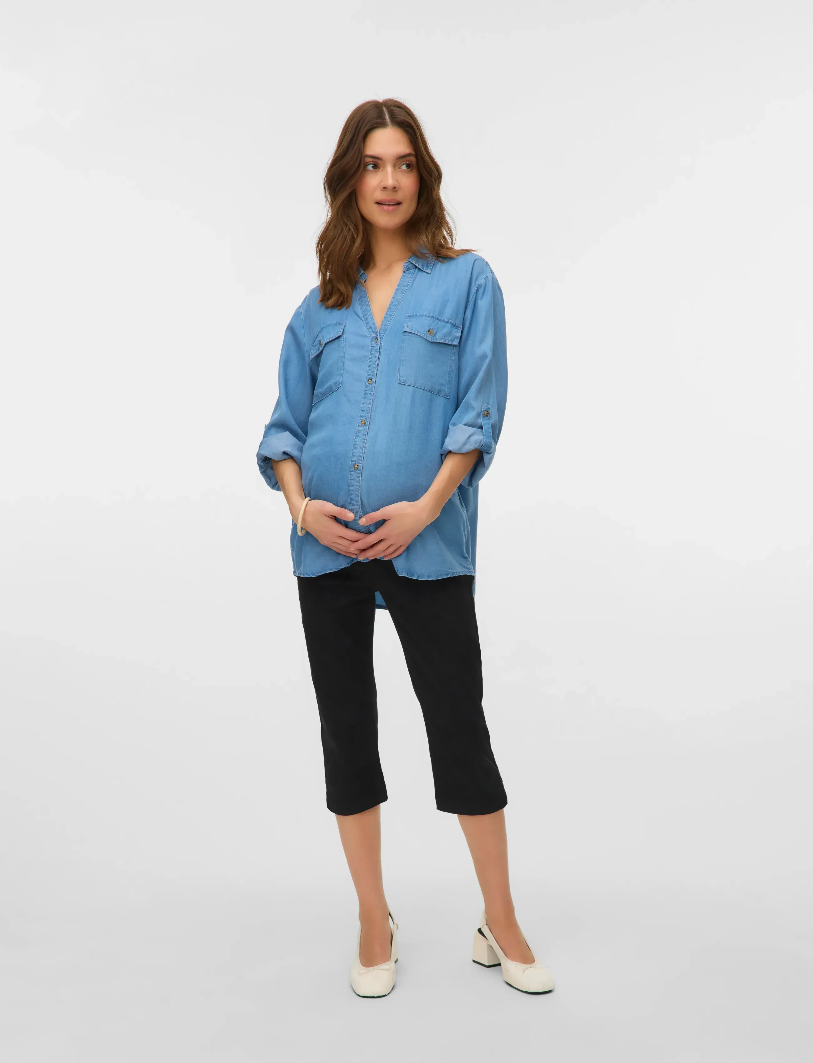 Vero Moda Maternity - VMMBREE 7/8 SLEEVE LOOSE SHIRT GA - jeanshemden - medium blue denim - 3