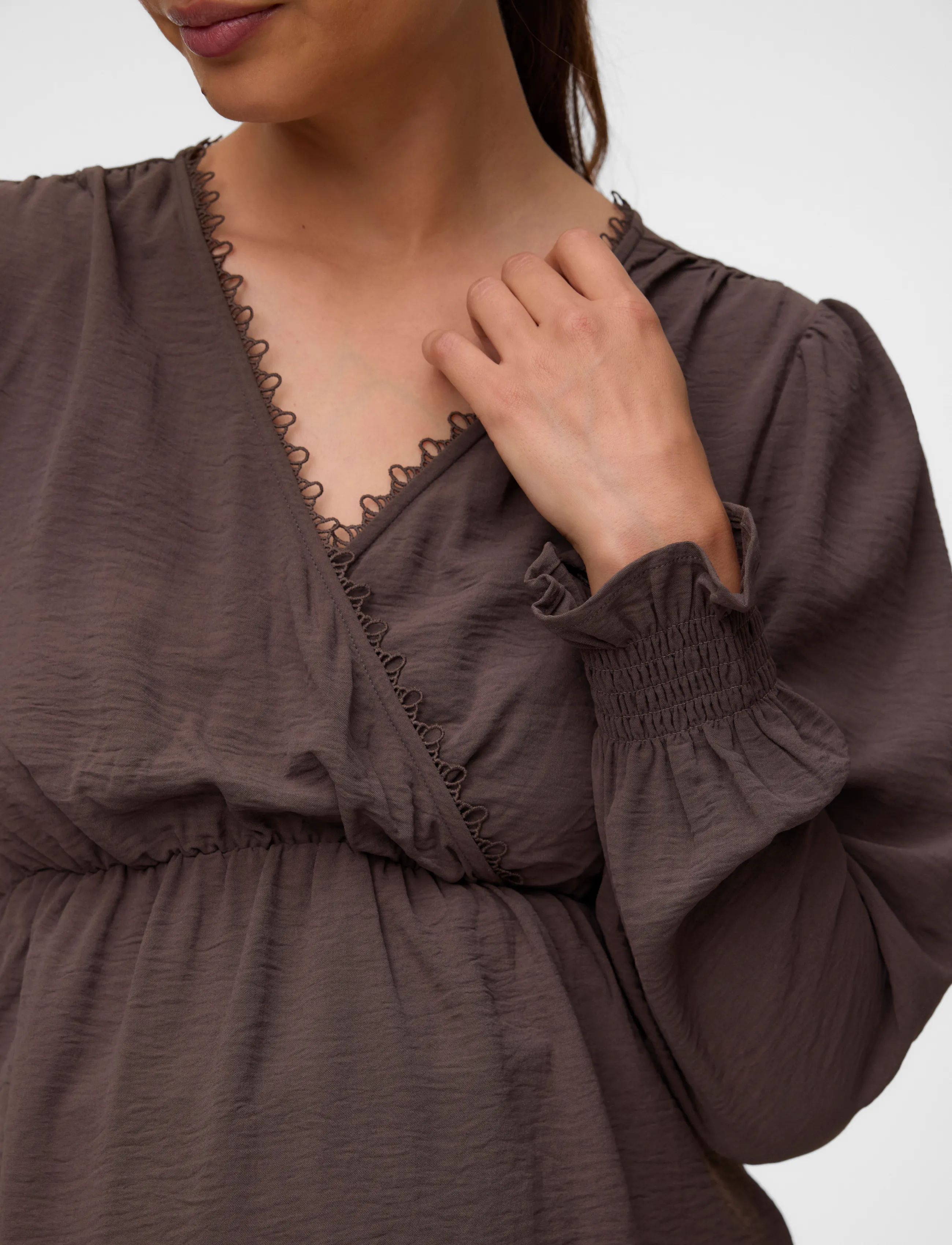 Vero Moda Maternity - VMMALVA LACE LS TOP WVN GA - langärmelige blusen - chocolate brown - 4