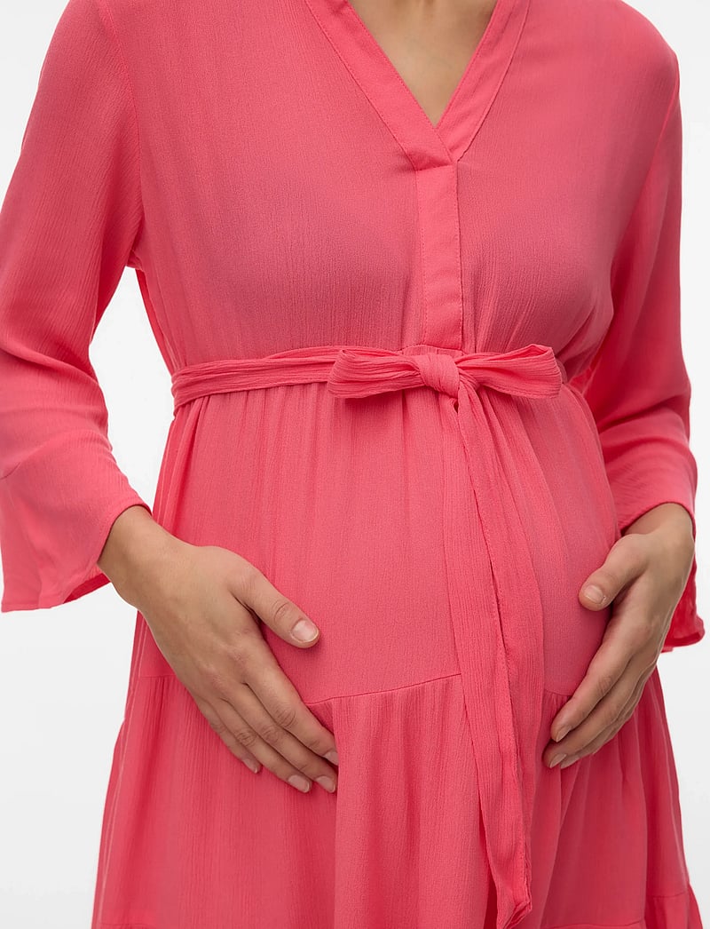 Vero Moda Maternity - VMMMENNY LS V-NECK SHORT DRESS WVN GA - sommarklänningar - coral paradise - 4