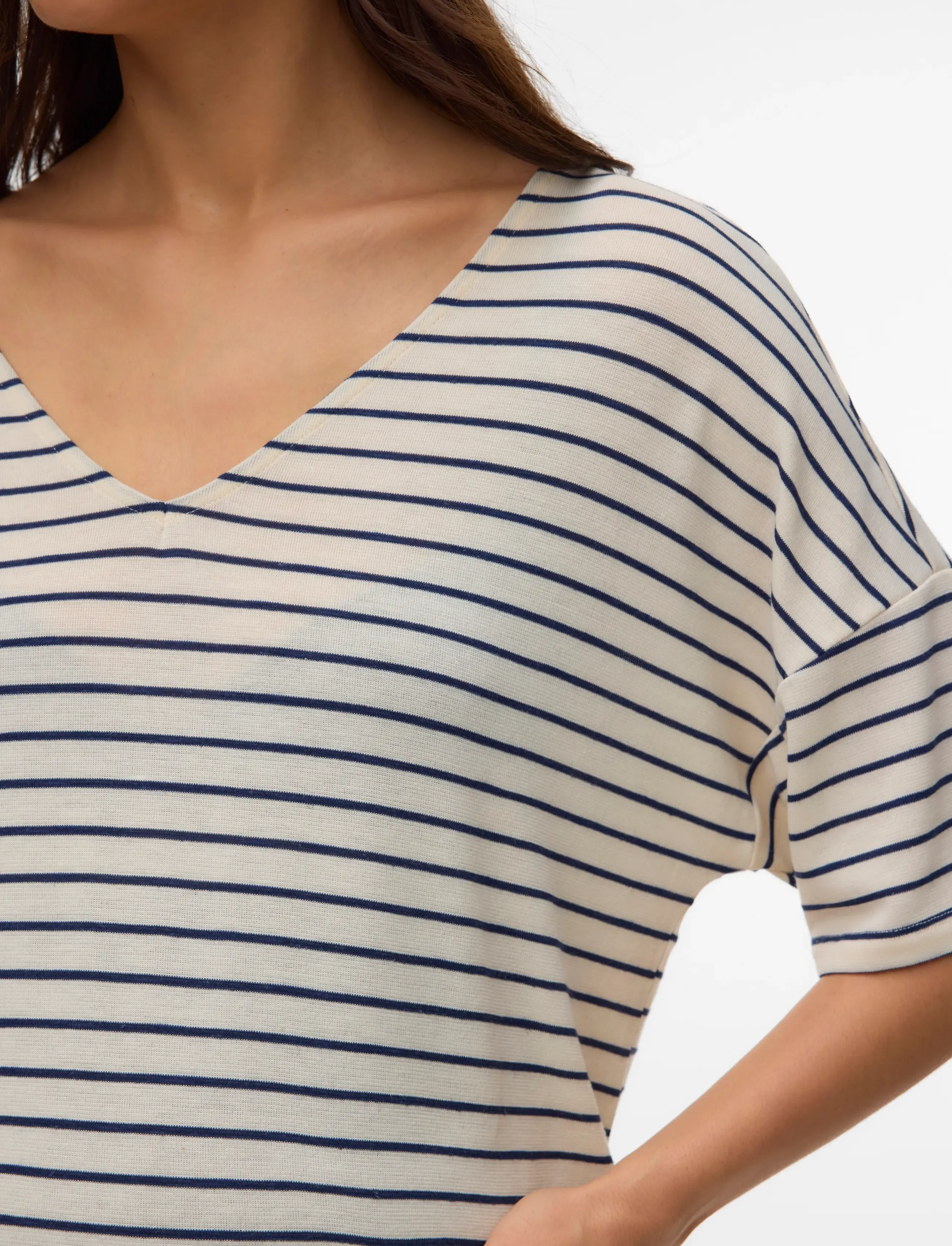 Vero Moda Maternity - VMMHOLLI 2/4 V-NECK LOOSE TOP JRS - tops - birch - 4