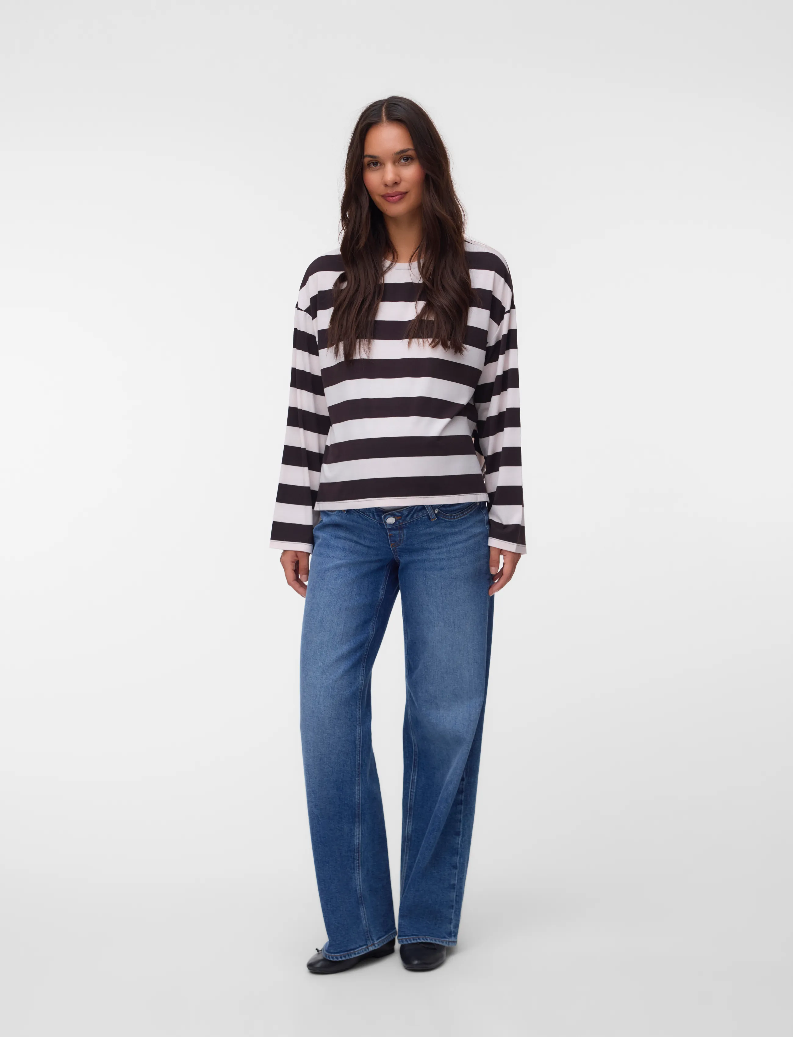 Vero Moda Maternity - VMMSANDIE-STRETCH MR WIDE JNS RA3087 - hosen - medium blue denim - 4