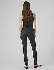 Vero Moda - VMSEVEN NW SS SMOOTH COATED PANTS NOOS - skinny jeans - black - 3