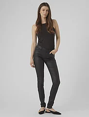 Vero Moda - VMSEVEN NW SS SMOOTH COATED PANTS NOOS - skinny jeans - black - 4