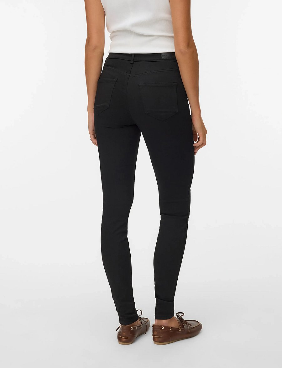 Vero Moda - VMLUX NW SUPER S JEANS BA037 GA NOOS - liibuvad teksad - black - 2