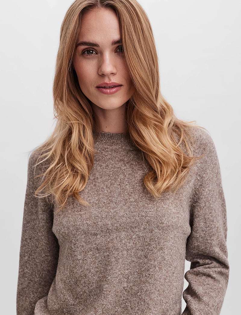 Vero Moda - VMDOFFY LS O-NECK BLOUSE GA NOOS - striktrøjer - walnut - 4