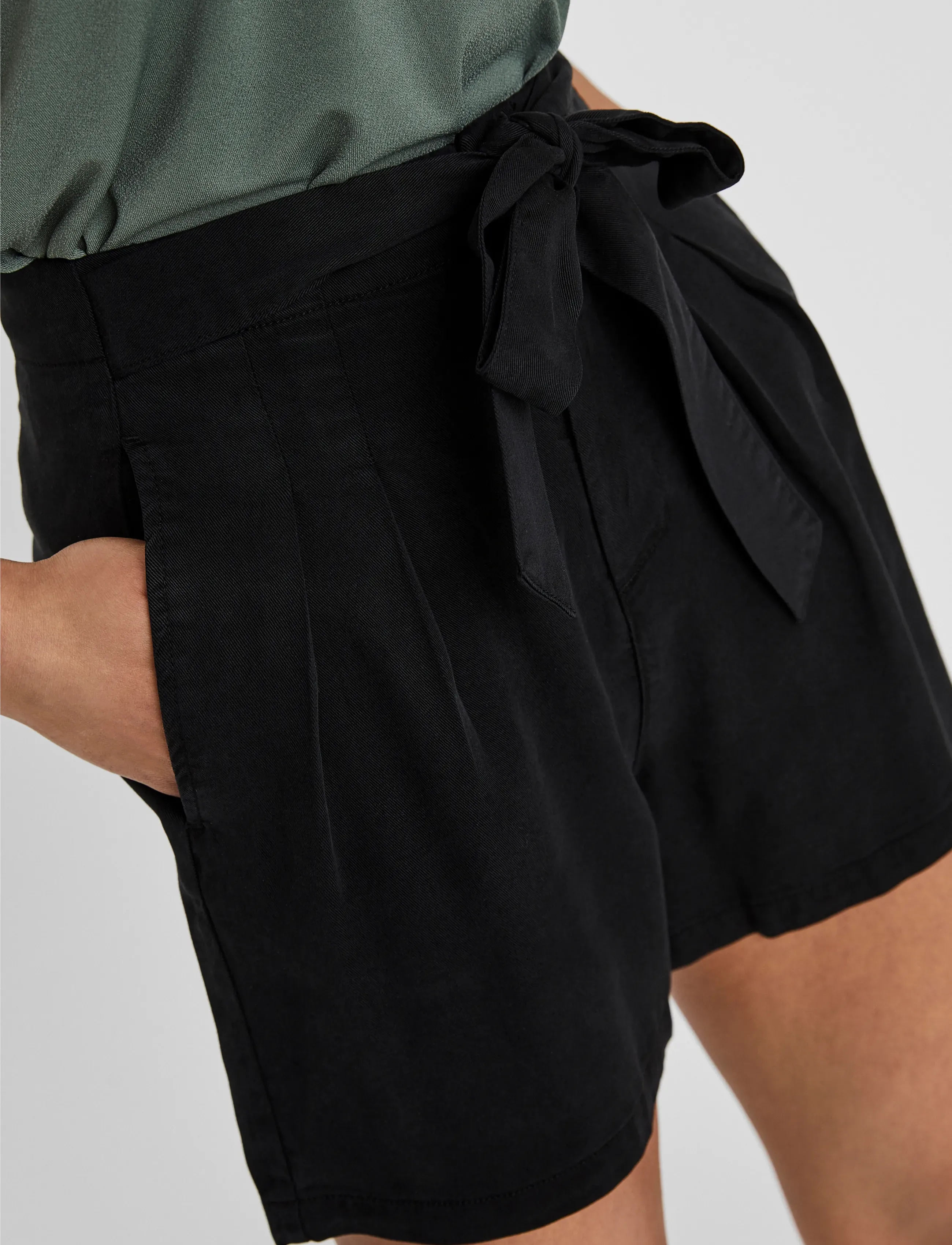 Vero Moda - VMMIA HR LOOSE SUMMER SHORTS GA NOOS - casual shorts - black - 5