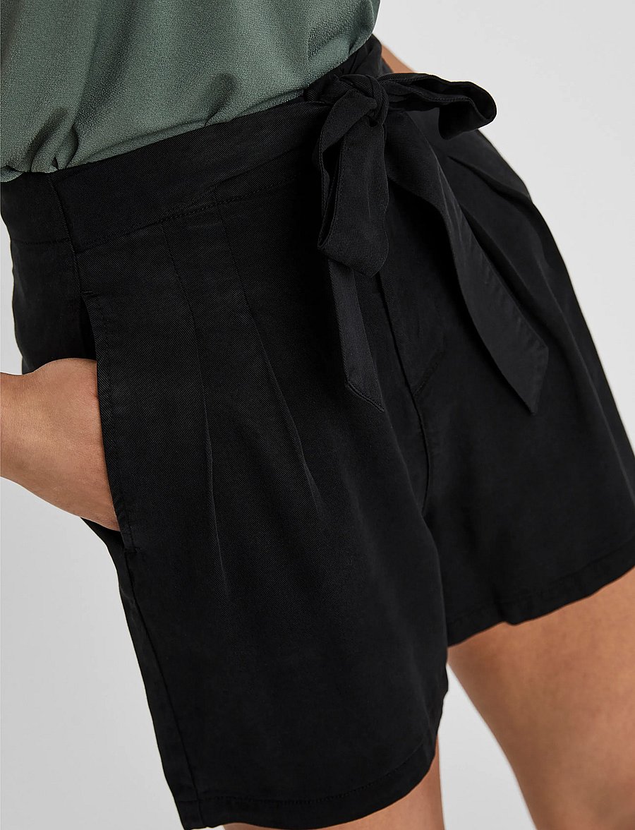 Vero Moda - VMMIA HR LOOSE SUMMER SHORTS GA NOOS - casual shorts - black - 5