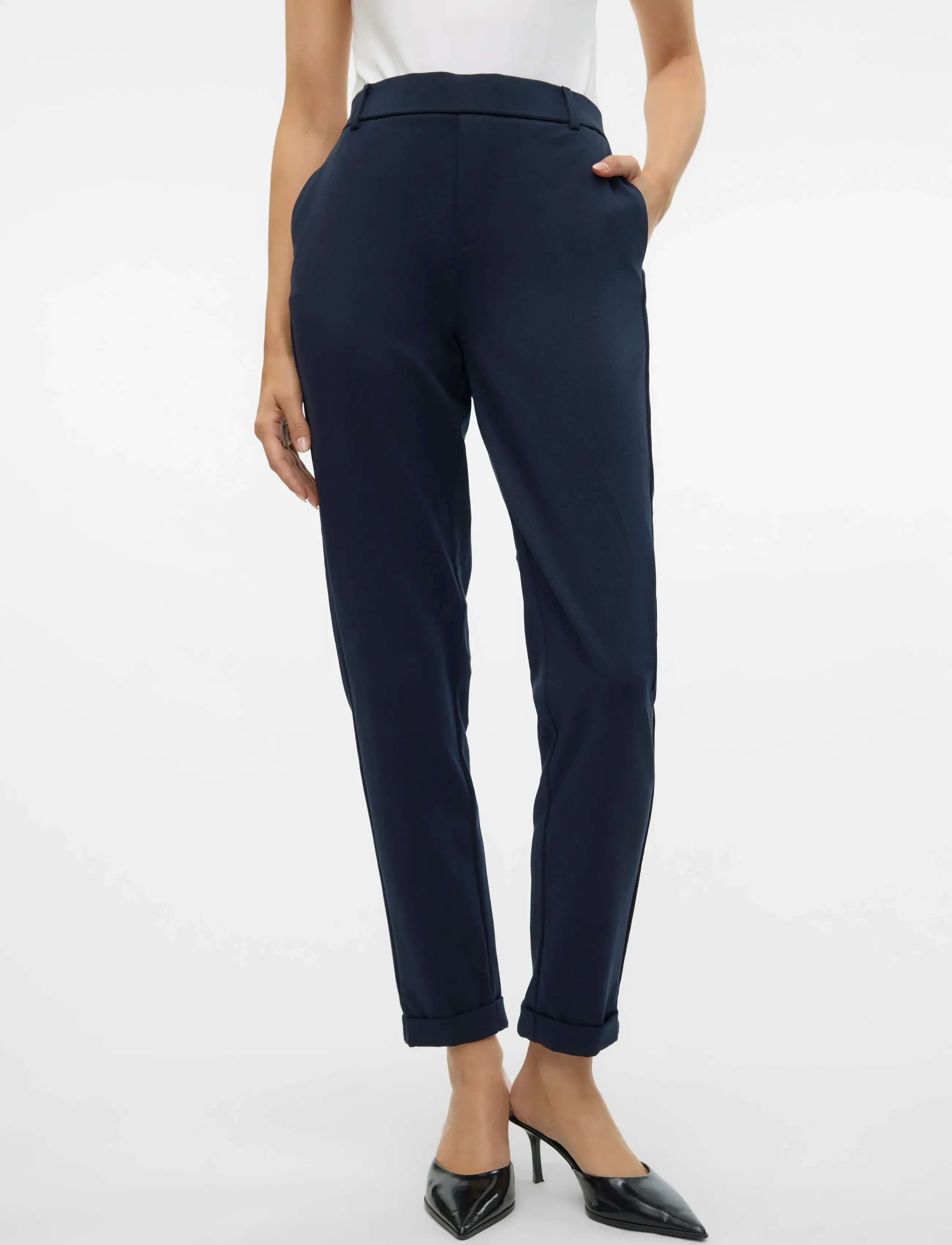 Vero Moda - VMMAYA MW LOOSE SOLID PANT NOOS - slim fit-byxor - night sky - 5