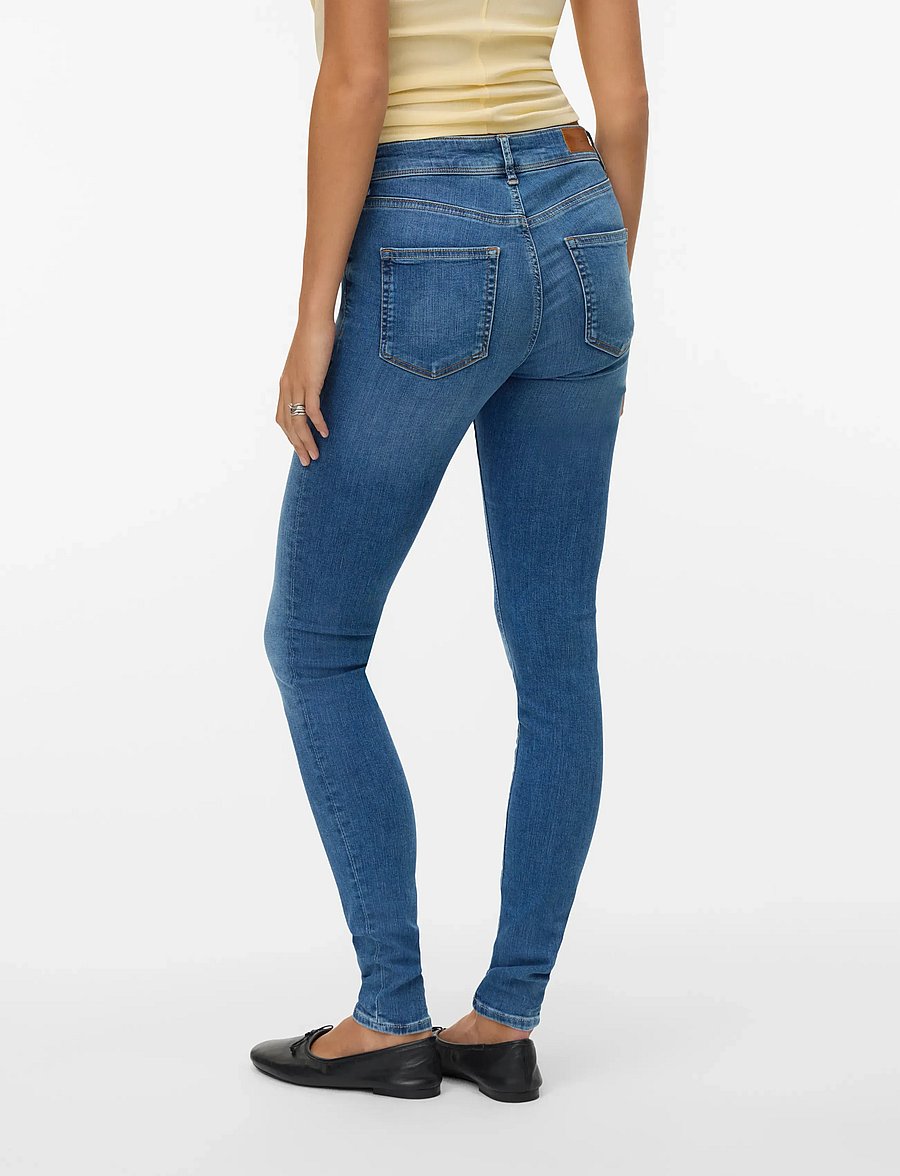 Vero Moda - VMLUX MR SLIM JEANS RI310 NOOS - liibuvad teksad - medium blue denim - 3