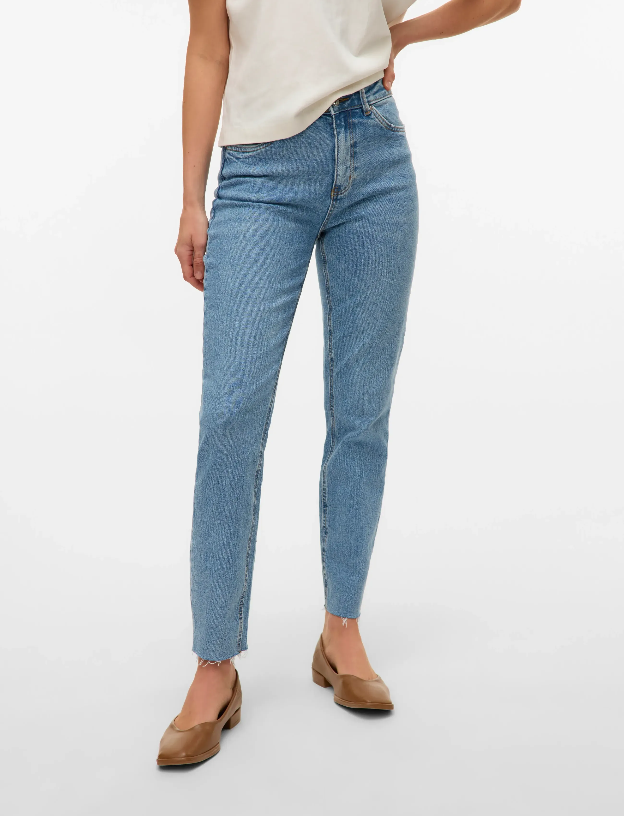 Vero Moda VMBRENDA HR MOM A CUT GU384 GA NOOS - Jeans - LIGHT BLUE DENIM / blue