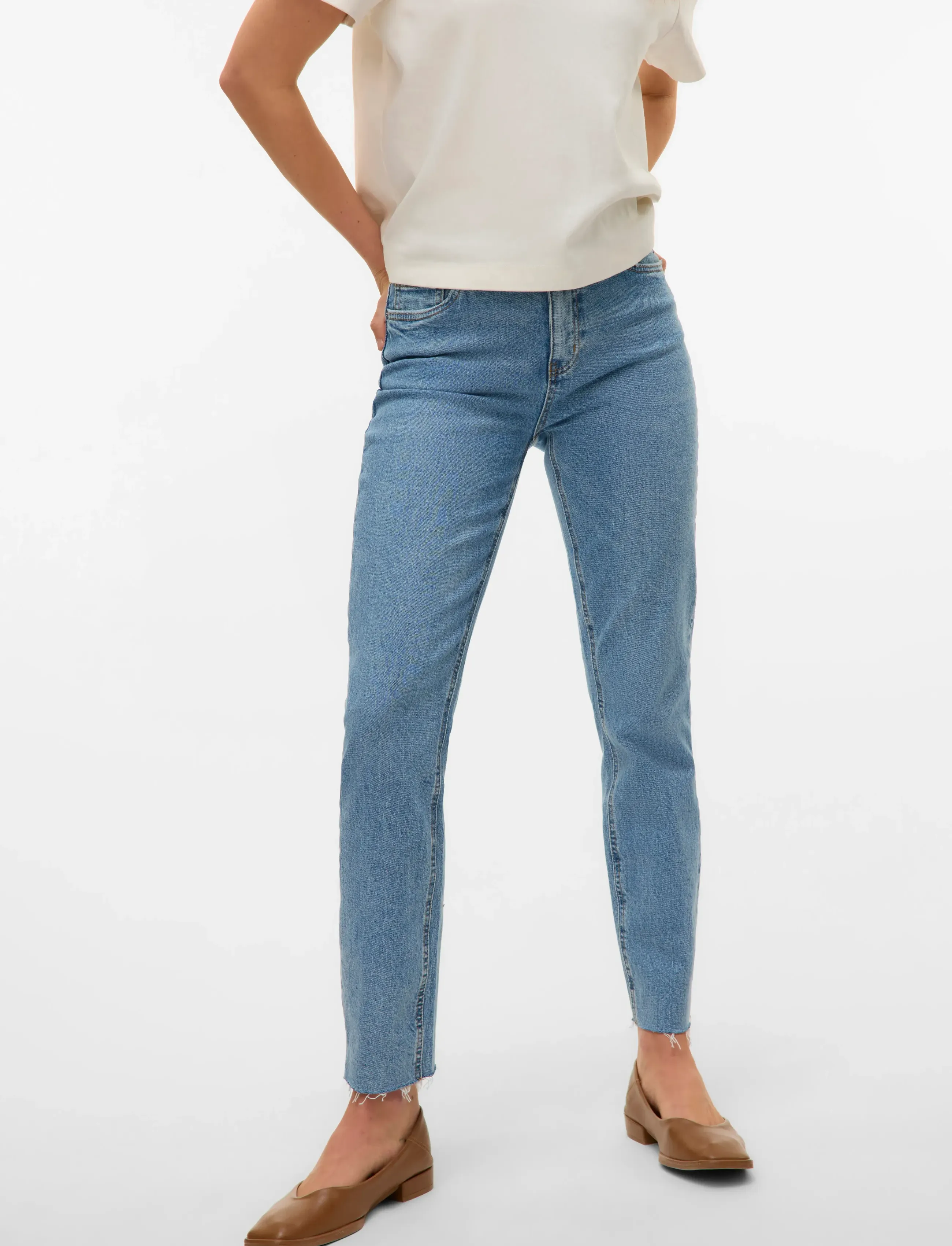 Vero Moda - VMBRENDA HR MOM A CUT GU384 GA NOOS - straight jeans - light blue denim - 4