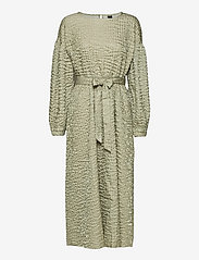 Vero Moda - VMANA L/S 7/8 DRESS EXP EID - midi-jurken - desert sage - 0