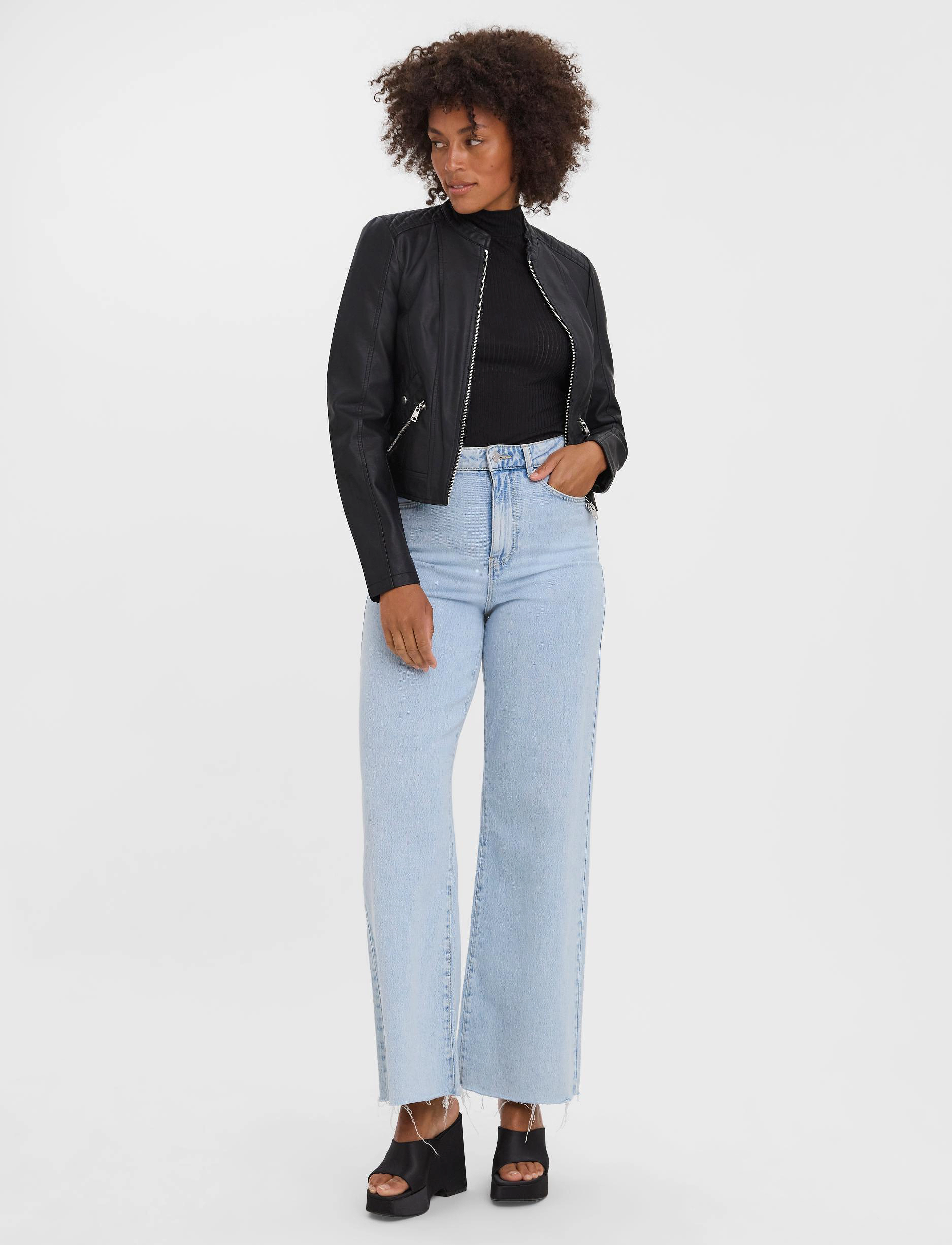 Vero Moda - VMKHLOEFAVO 22 SHORT COATED JACKET NOOS - black - 4