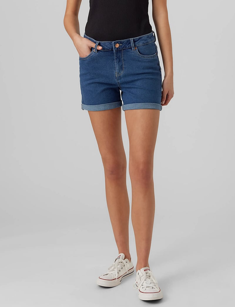 Vero Moda - VMLUNA MR FOLD SHORTS MIX GA NOOS - jorty - medium blue denim - 0
